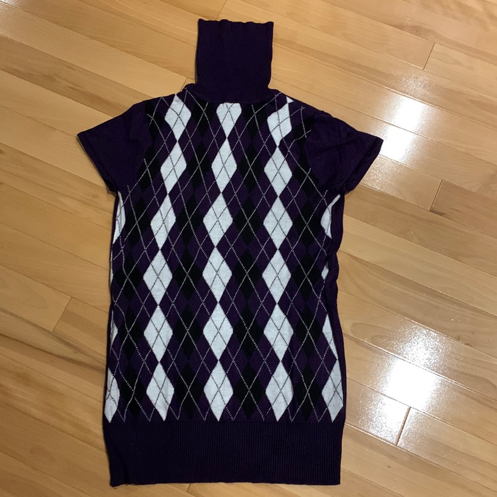 EUC Short Sleeve Turtleneck - size L
